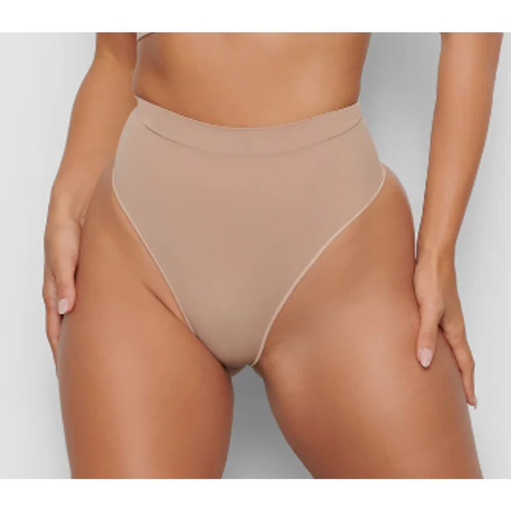 NEW SKIMS Seamless Sculpt Mid Waist Thong Size M Snatched